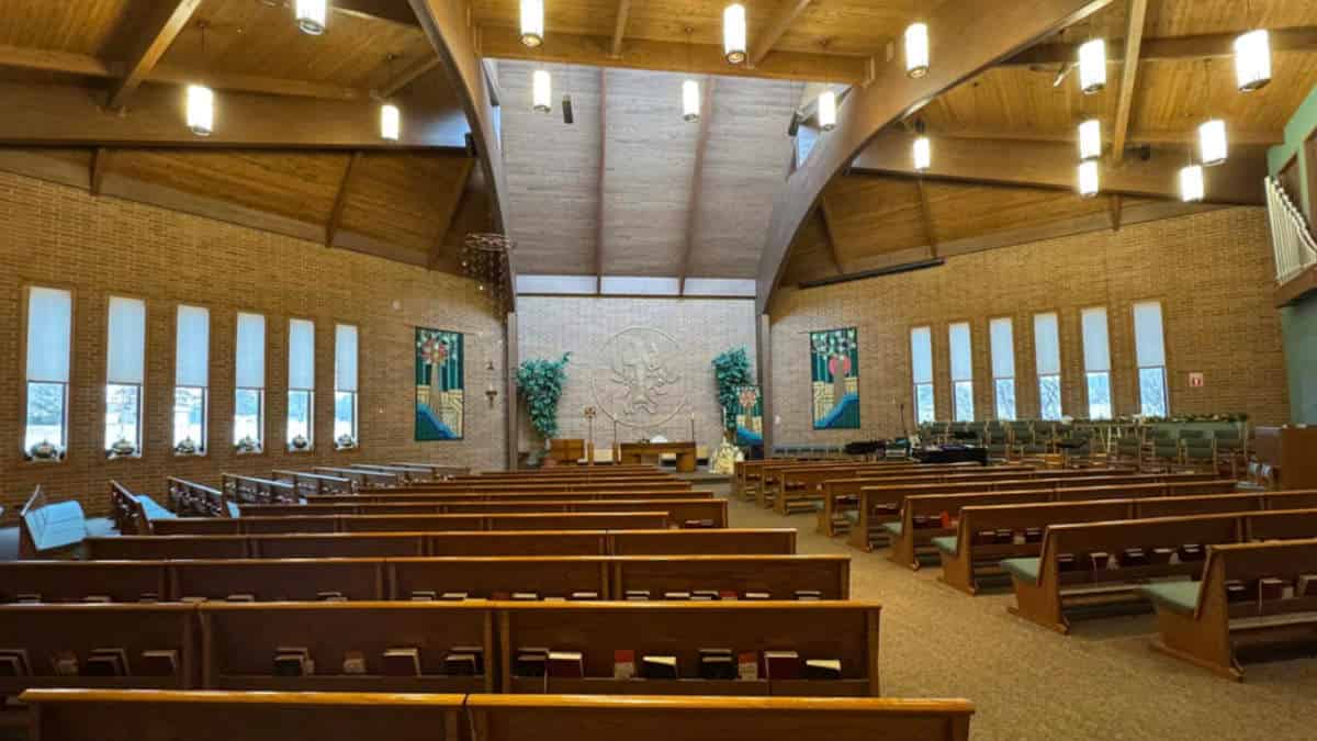 Das kleine Kirchenheiligtum, in dem ich die Auracast-Broadcast-Technologie erleben durfte.