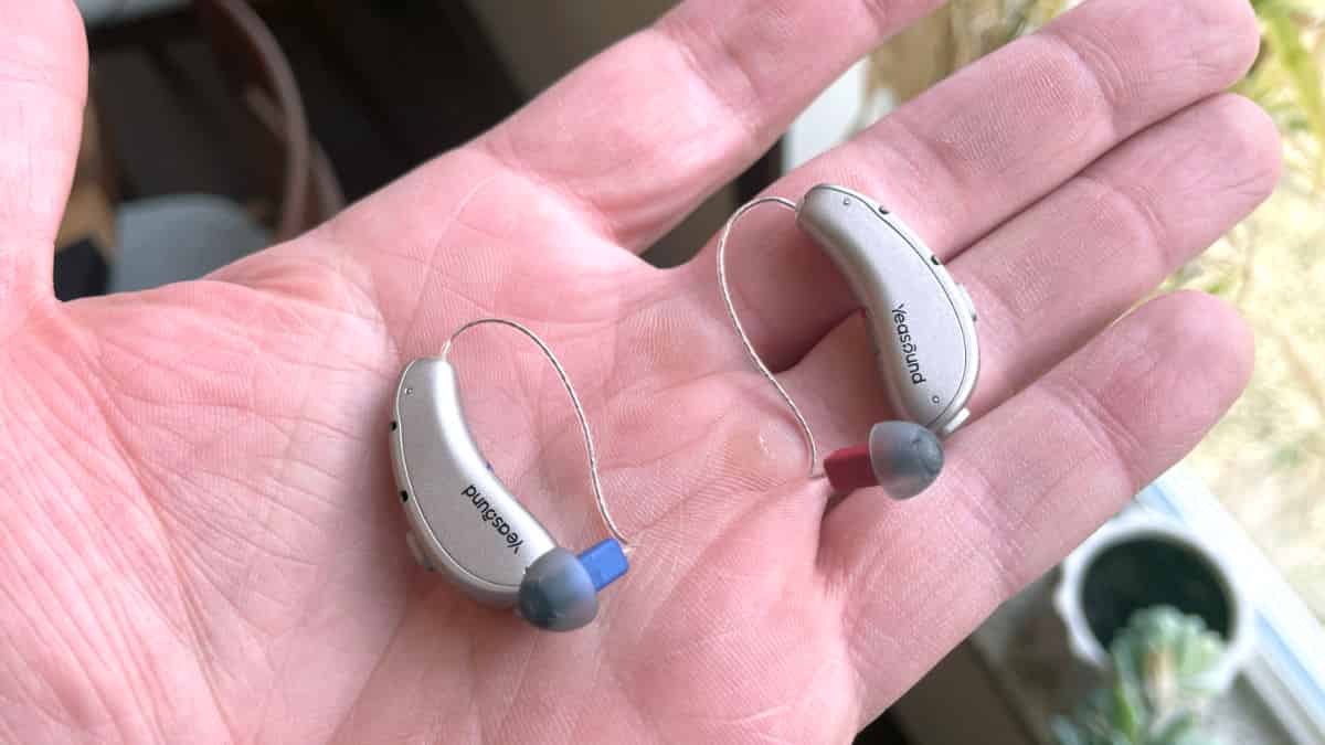 Yeasound RIC700 Plus hearing aids in my hand.