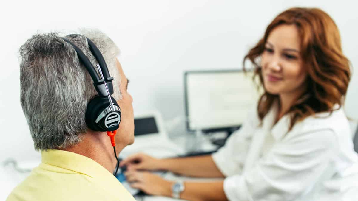Audiologist-Fitted Hearing Aids Deliver Better Outcomes Than OTC, Study Finds