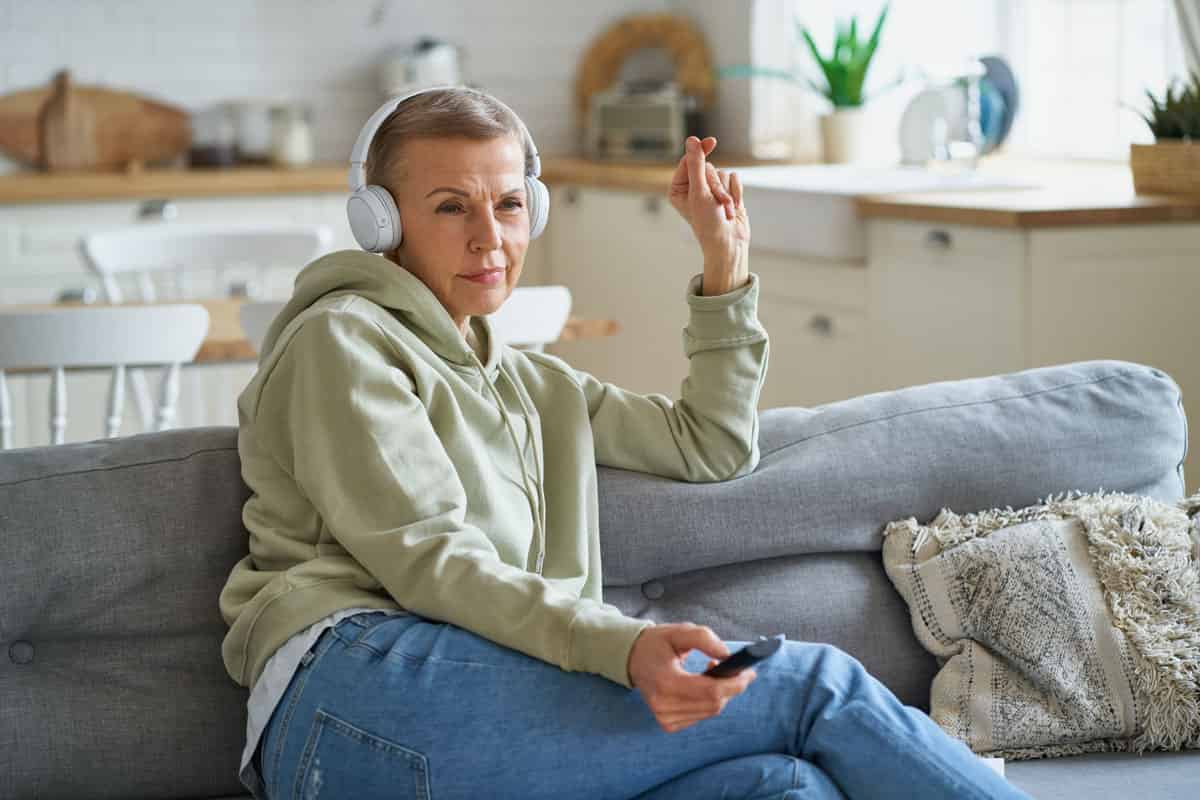 Tv With Headphones For Hearing Loss