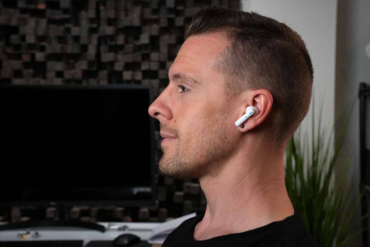 Audiologist Dr. Steve Taddei conducted a thorough hands-on test of the most popular Linner products, including wearing the devices in the real world and testing them in an acoustic lab. Pictured: Linner Nova.